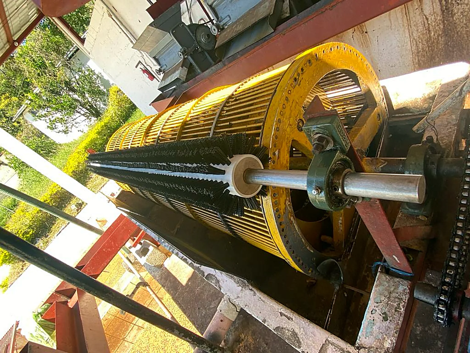Cepillo de estructura especial instalado